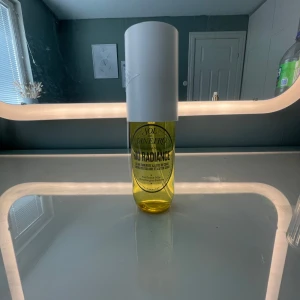 Sol de Janeiro 💛 - Doft: 87/ Rio radiance, använt ksk 2-3 gånger💛 perfekt till sommaren och våren, köpt för 300kr 