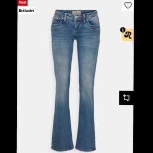 Blå bootcut jeans - Ljus blåa Ltb jeans, ny pris är ca 700 men säljer för 300kr. Mycket bra skick , skriv om ni vill ha bild på🥰 