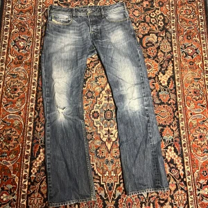 Flared diesel jeans! - Säljer sjukt feta diesel jeans som är modellen ”zatny” vilket är en herr bootcut jeans modell!
