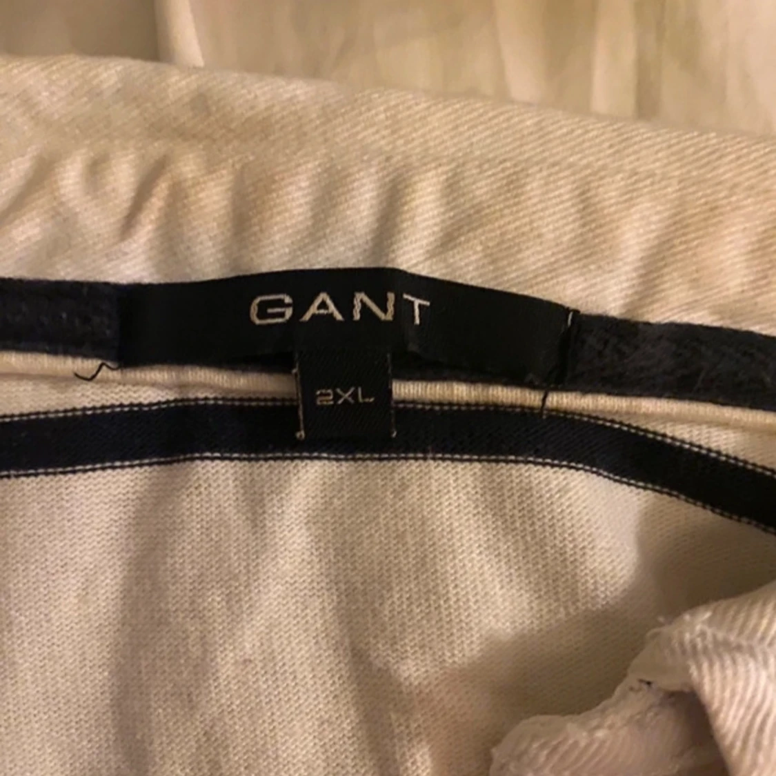 Vit randig pikétröja från GANT - 2