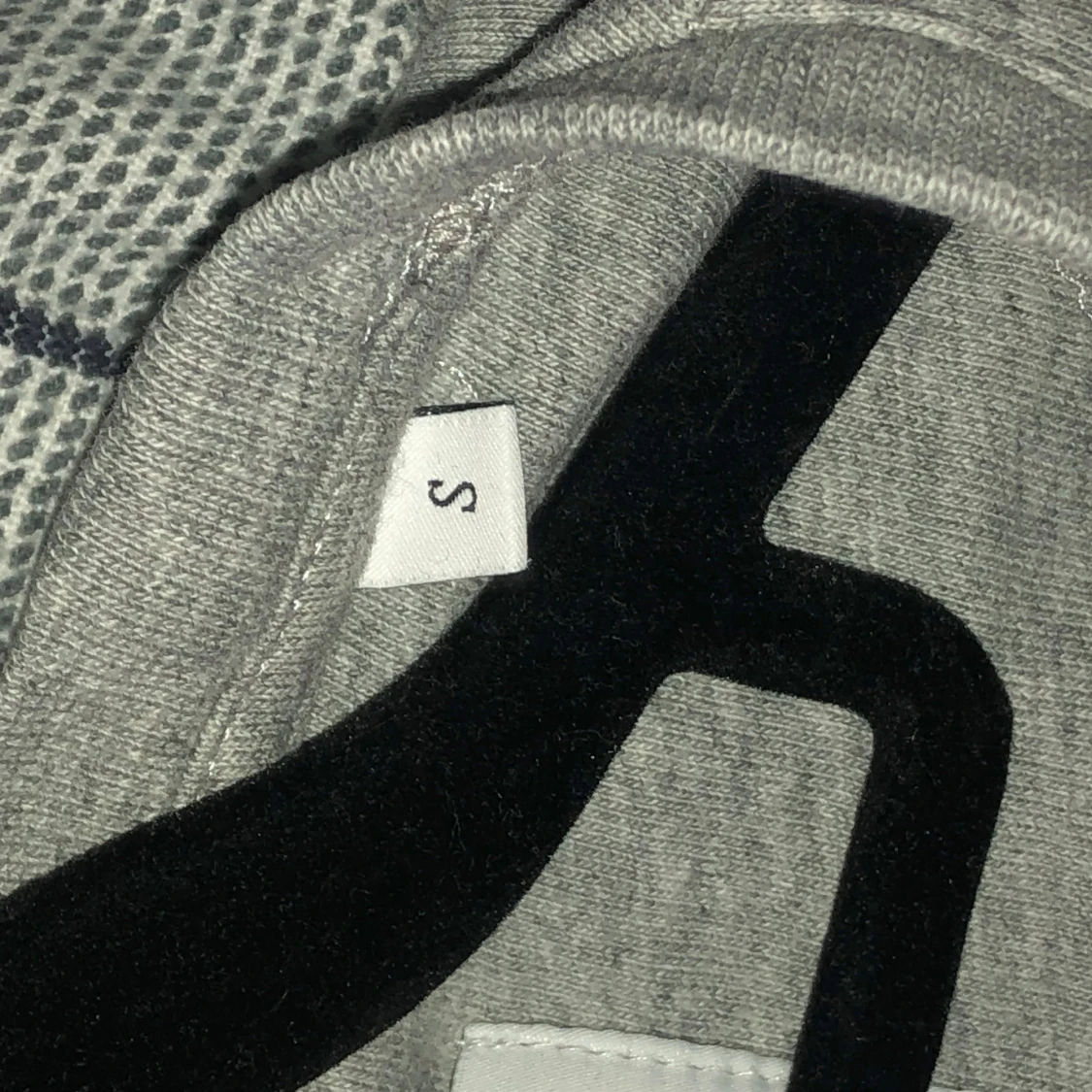 Grå t-shirt från Les Deux - 2