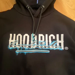 Hoodrich Hoodie S - Köpte hoodien för 800 på rea, jag säljer den för 300 eftersom att den är sparsamt använd:)