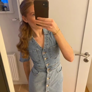 Zara Jeansklänning  - Använd två gånger! 