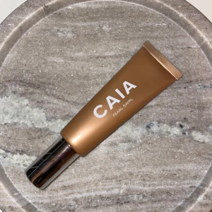 CAIA Pearl Swirl - Liquid highlight från  CAIA i ”Pearl Swirl”. Öppnad i februari och endast testad.