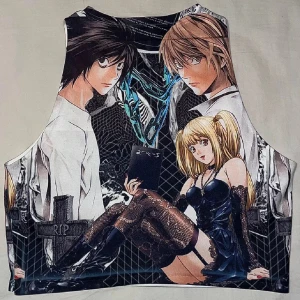 FRI FRAKT deathnote topp 🖤 - Cool Death Note topp, helt oanvänd!🖤Finns dragkedja på sidan eftersom att den inte är så stretchig🎀 Storlek M men sitter mer som en S🩷 Pris går att diskutera och även få i paketpris med andra kläder på min sida!!🖤