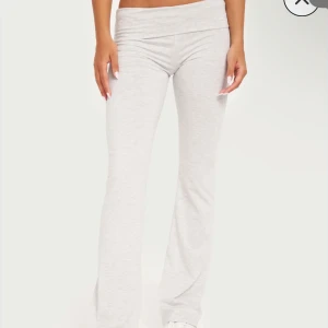 Yoga pants  - Så fina och sköna yoga pants ifrån Nelly i en jätte fin ljusgrå färg❤️❤️