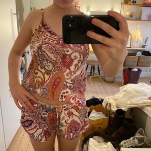 Söt pyjamas - Säljer denna söta pyjamas i stolek S från primark, 60kr