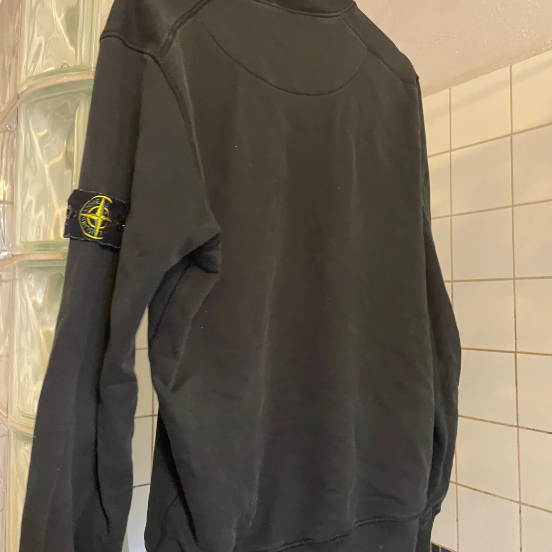 Svart långärmad tröja från Stone Island - 2