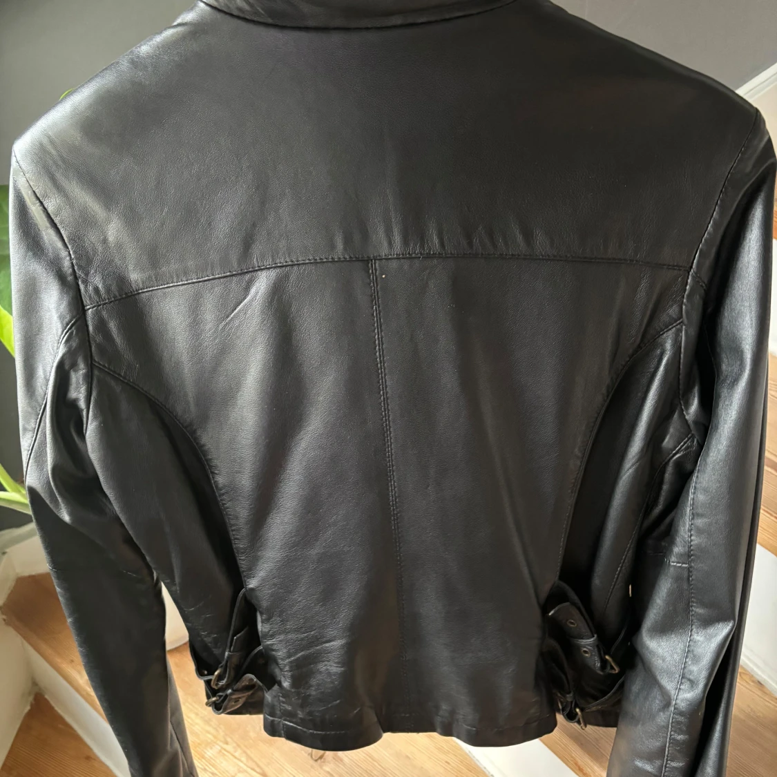 Svart skinnjacka från Pour - 1