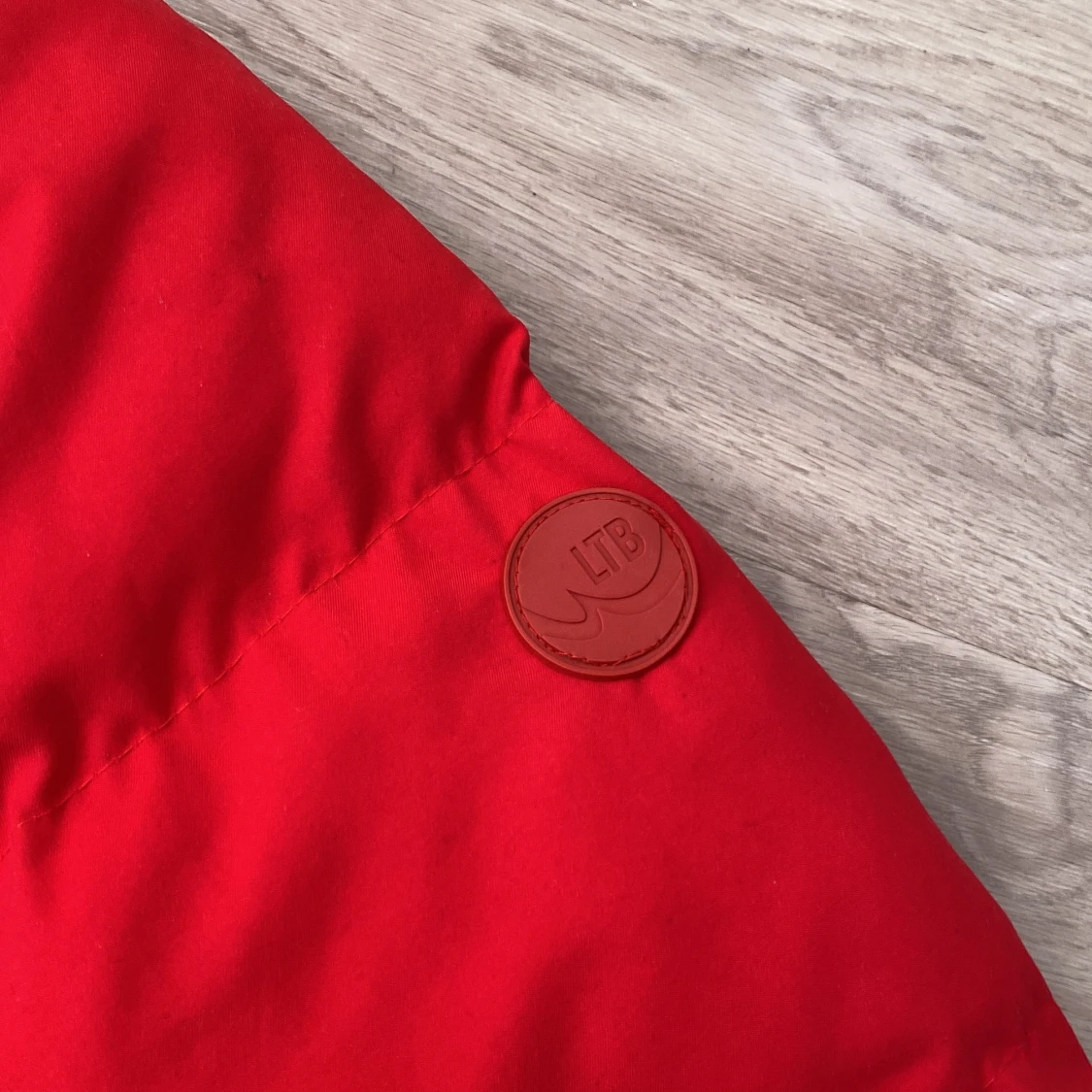 Röd dunjacka från LTB - 4