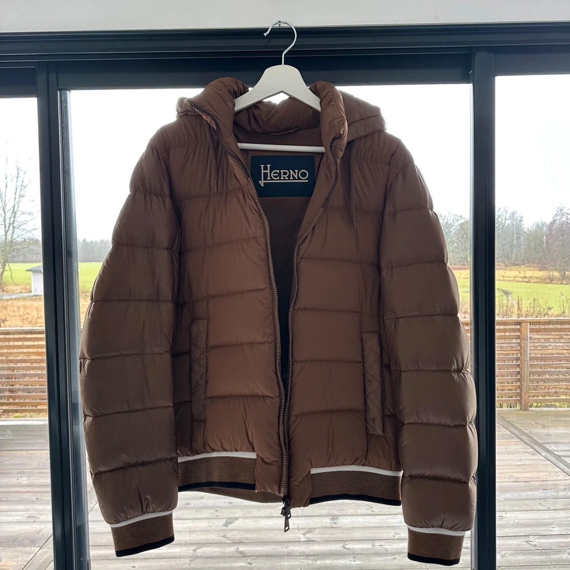 Brun pufferjacka från Herno