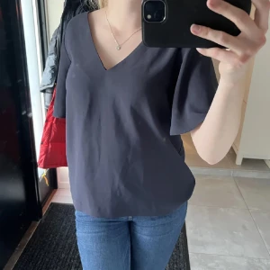  v-ringad blus - Blus 