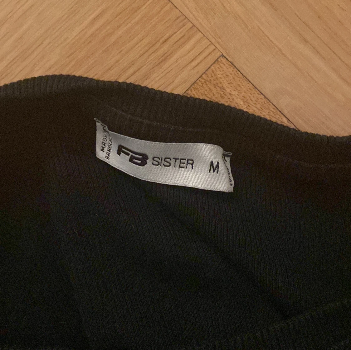 Svart topp med snörning från FB Sister - 2