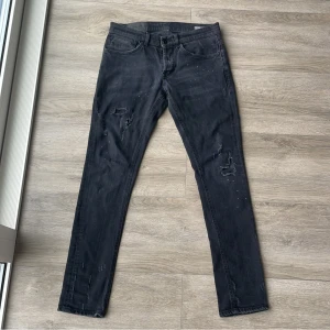 Dondup George - Tja, säljer nu dessa galet feta dondup george i storlek 31! Hör av dig vid frågor eller funderingar!