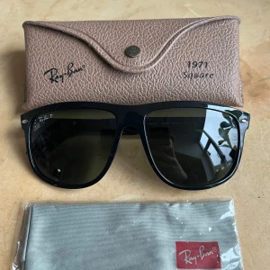 Ray-Ban Boyfriend Solglasögon - Snygga Ray-Ban Boyfriend solglasögon. | Storlek 60:15 / ONESIZE | Mycket gott skick, endast använda fåtal gånger | Skriv vid minsta fråga eller fundering!