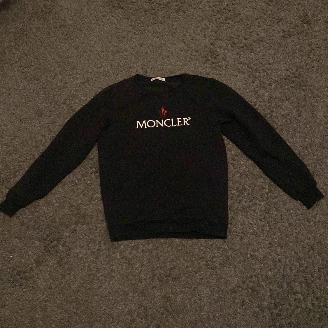 Svart tröja från Moncler