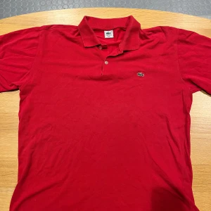 Lacoste tröja - En snygga sommar tröja från Lacoste🌟tröjan är i bra skick och k storlek XL