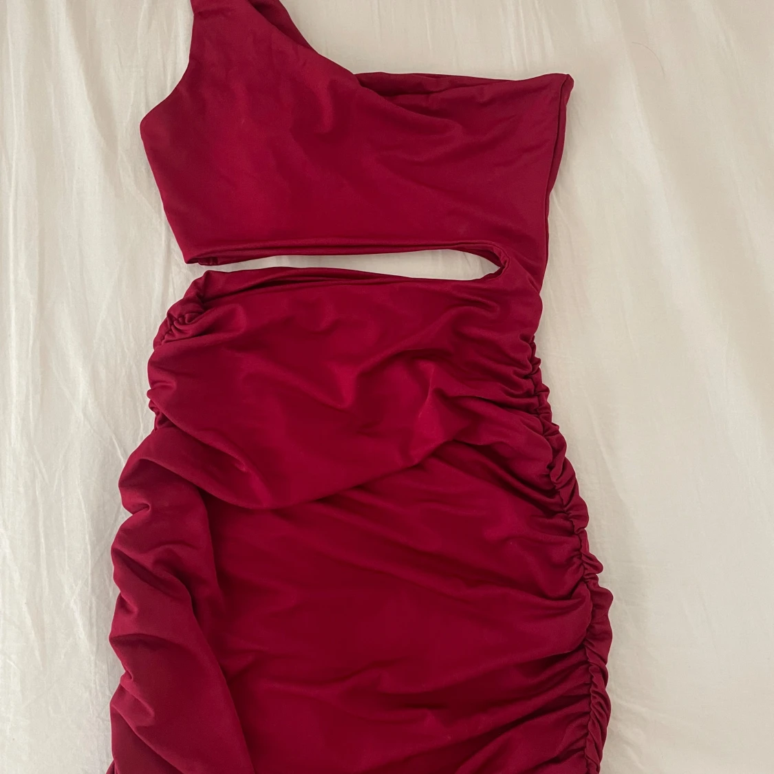 Vinröd klänning - 90