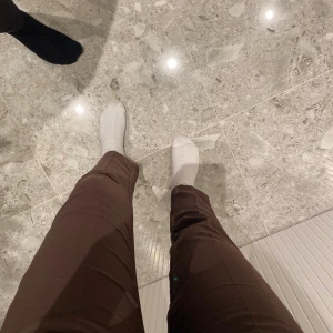 Bruna kostymbyxor  - Bruna kostymbyxor i brunt från Gina tricot i fint skick 🫶🏼