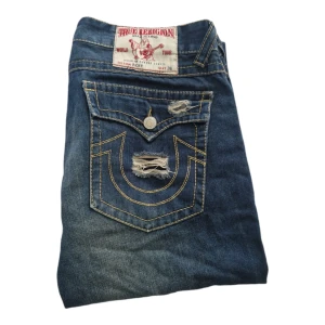 True Religion Jeans - Midja: 46 Ytterben: 110cm Benöppning: 24cm💯 Kan gå ner i pris vid snabb affär🙏