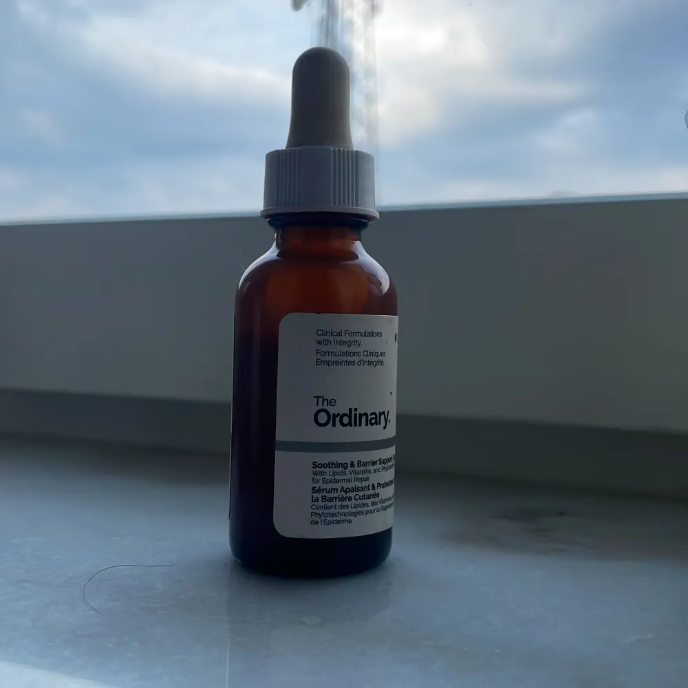 Säljer mitt ordinary serum då jag inte använde de. Har använde de typ 3gånger.  Ni ser på bild 3 hur mycket det är kvar i.  Nypris: 300kr  Pris kan diskuteras💗. Skönhet.