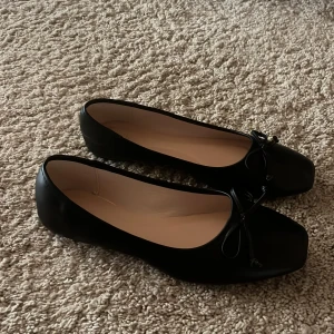 Ballerina skor  - Storlek 40,5. Dom är helt Oanvända och i helt nytt skick!!🥰🥰