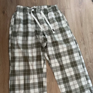 Pyjamasbyxor  - Nyskick utsn lapp