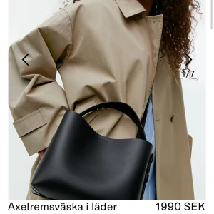 Arket väska - Arket väska i bra skick, går att ha över axeln eller vara över armen💕 nypris 1990