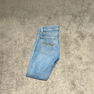 Nudie jeans W29 L30 - Säljer ett par Nudie Jeans. Storlek W29 L30. Helt oanvända. 