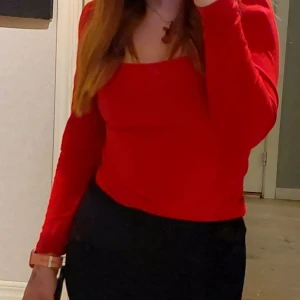 Röd långärmad topp - En fin röd topp i stl.xs som kanpot är använd❤️