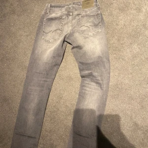 Jeans Jack and Jons  - Helt nya använd 2 gånger Slim model  Ny pris 799kr
