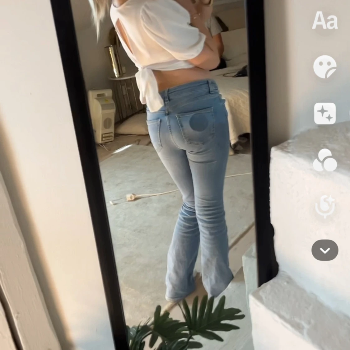 vit mag tröja med rosett där bak