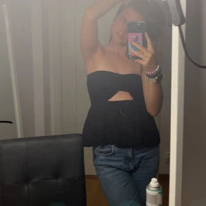 Zara topp - Säljer denna zara topp då den rä för liten💖 storlek xs💖 bra skick💖 200kr+frakt💖