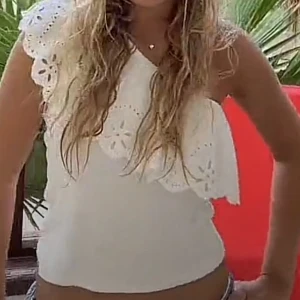 Oneshoulder topp🤍🤍🤍 - Suuuperfin topp från zara som tyvärr inte kommer till användning💕💕