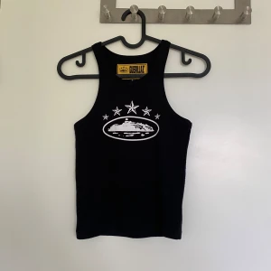 CORTEIZ TANK (S)  - 5 STARZ ALCATRAZ WOMENS TANK TOP (S) (Passar XS/S) - LIMITED EDITION - linne som inte har kunnat köpas på länge, gott skick, endast använd en gång ! nypris 650 kr, köpt från corteiz officiella hemsida (kvitto bevis finns). Köpare betalar frakt