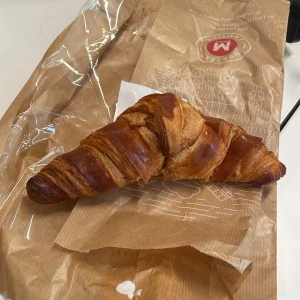 säljar min bull jättebilligt - köpa min croissant. det har mögel på sig