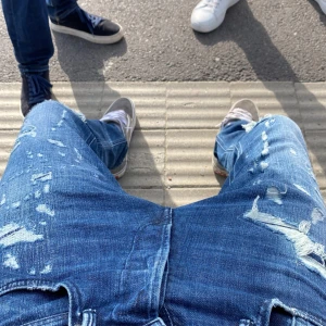 Replay jeans - w29  Använda 2 ggr köpta nya för runt 1600 Asfeta jeans men tyvärr förstora för min önskade passform Kan gå ner vid snabb affär  Kom privat med vid minsta  fråga 😊