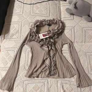 Blus från Kriss of Sweden  - Jätte fin blus från Kriss  Storlek 2xL men sitter även fint på mig som bär S Originallt kostar den runt 1000kr