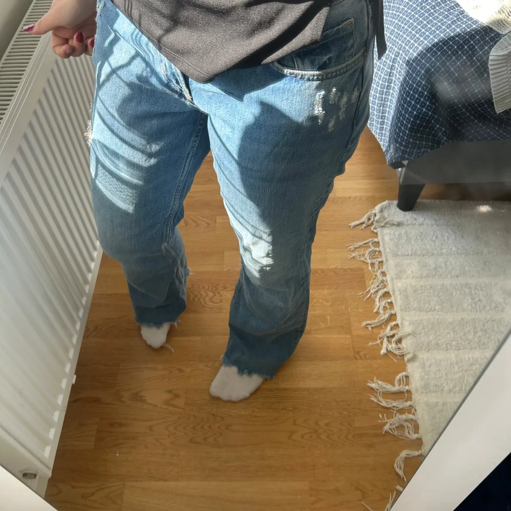 Lågmidjade jeans i flare modell så så fina. Jeans & Byxor.