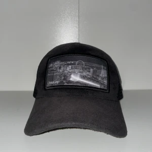 One Cap keps  - Säljer denna feta keps som knappt är andvänd, passar till allt, pris ej hugget i sten!