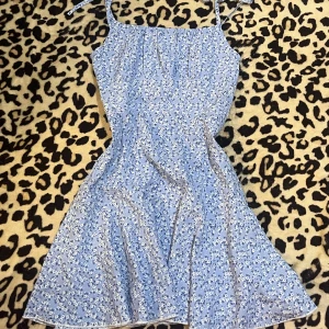 Klänning - Super fin klänning från shein som tyvärr inte kommit till användning.