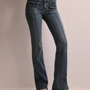 Nelly Jeans - Säljer nu mina trendiga byxor från Nelly då dom ibte kommer till användning längre, dom är i bra skick med någon slitning nere vid skorna då dom är lite för långa, storlek 34 men passar mig som bär 36 då dom är otroligt stretchiga