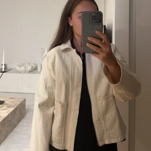 Wera höstjacka  - Fin höstjacka i bra skick. Jackan är endast använd ett fåtal gånger. 