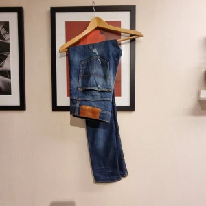 Tiger of sweden jeans - Sjukt feta tiger of sweden jeans. Storleken är 30:32 och de är i modellen evolve. Modellen är ca 183 och väger ca 68. Vid frågor eller fler bilder är det bara att skriva. //Kba_Closet 