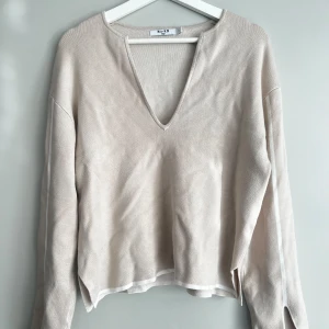NA-KD beige tröja  - Beige tröja i nyskick. Mycket mjukt material. Inga defekter 