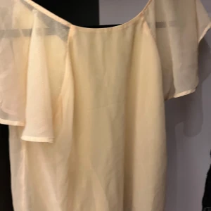 Gul blus - Gullig gul blus som inte passar mig