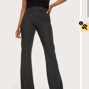 Kostymbyxor  - Säljer dessa i storlek S, aldrig använda bara testade