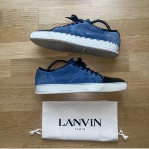 Lanvin cap toe - Säljer nu ett par Lanvin cap toes i skick 8/10. Kan självklart lösa fler bilder sa tveka pa att höra av dig vid frägor eller funderingar. Kan gar ner i pris vid snabb smidig affär. Storlek 44, uk 10.