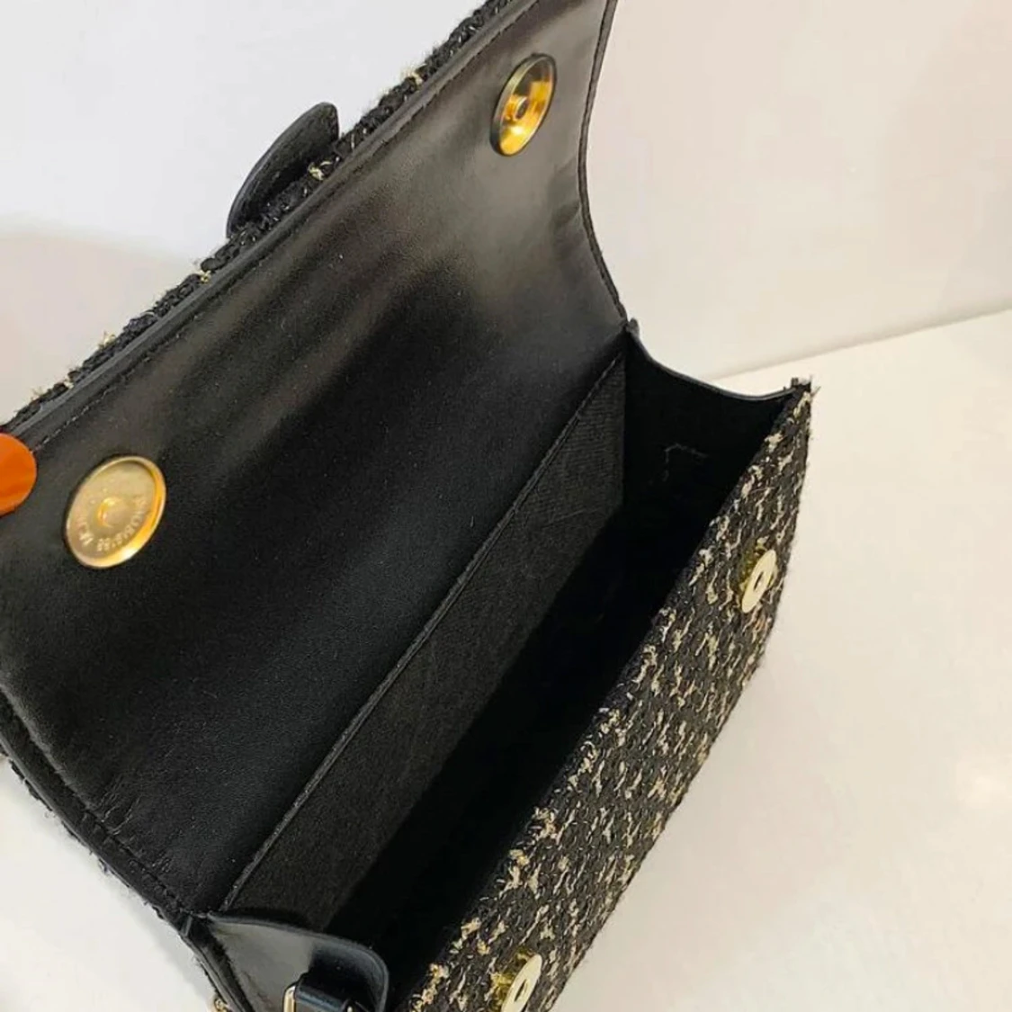 Svart och beige rutig axelväska - 90