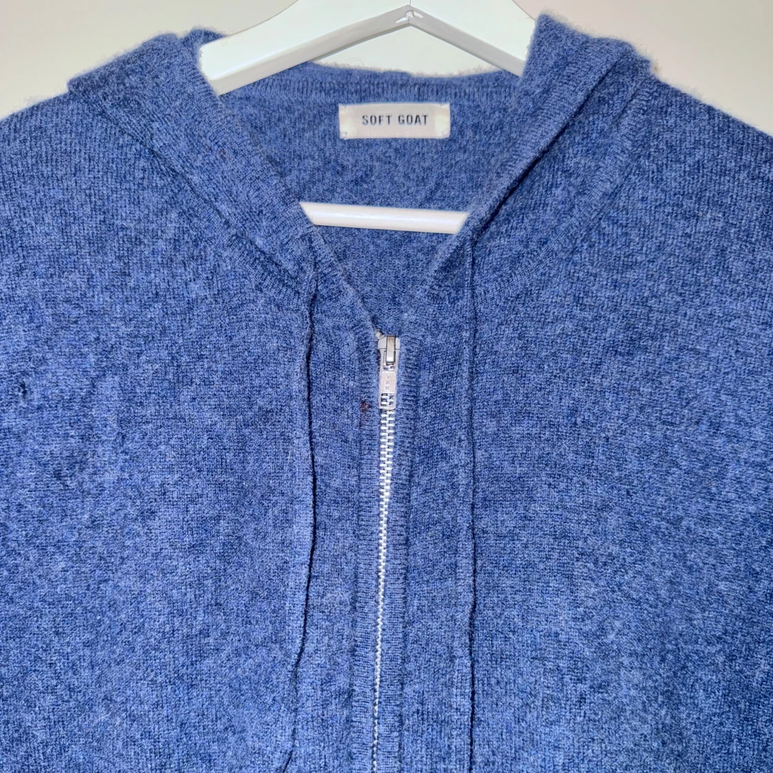 Blå hoodie från Soft Goat  - 90